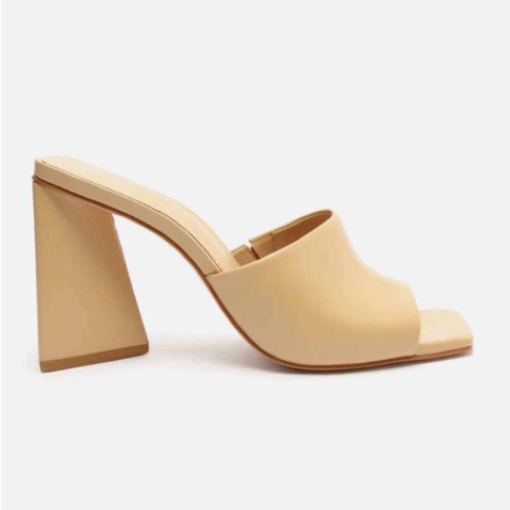 Schutz Lizah Nude Leather Sandal